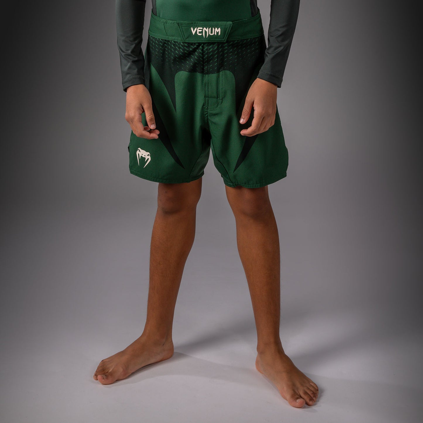 Short de Combat Enfant Venum Attack - Vert Forêt/ Blanc Cassé - product-type_Shorts de MMA