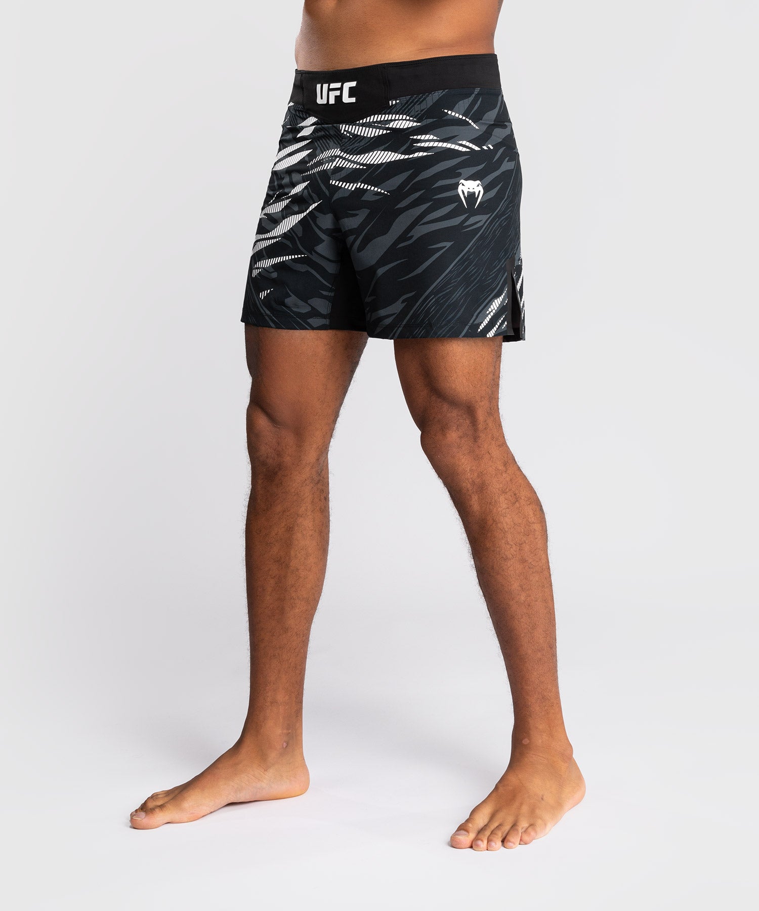 Shorts de Combat pour Hommes UFC Fusion by Venum Personnalisé Authentic Fight Night - Coupe Courte - Noir - product-type_Shorts de MMA