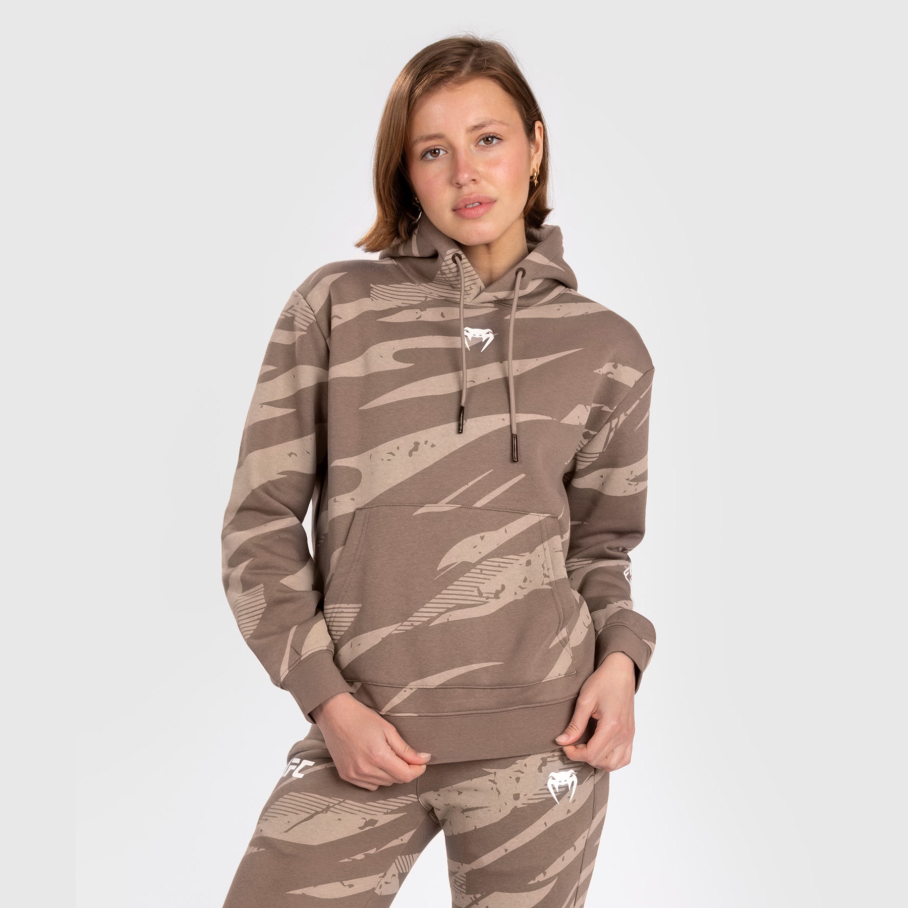 Sweatshirt À Capuche pour Femmes UFC Adrenaline by Venum Fight Week - Desert Camo - product-type_Sweatshirts