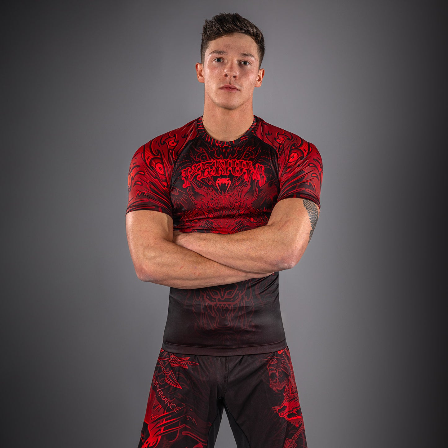 Rashguard à Manches Courtes Venum Wolf Atak – Noir/Rouge - product-type_T-Shirts de Compression