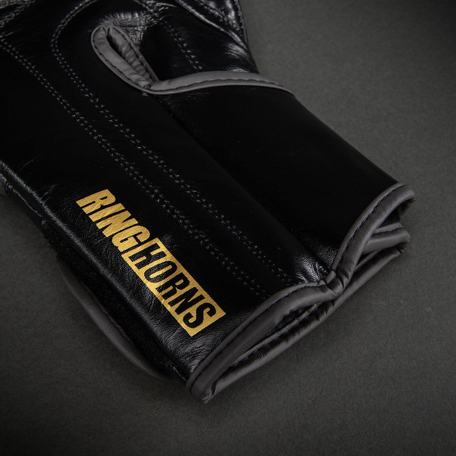 Gants de boxe Ringhorns Charger by Venum – Noir/Or - product-type_Gants de boxe