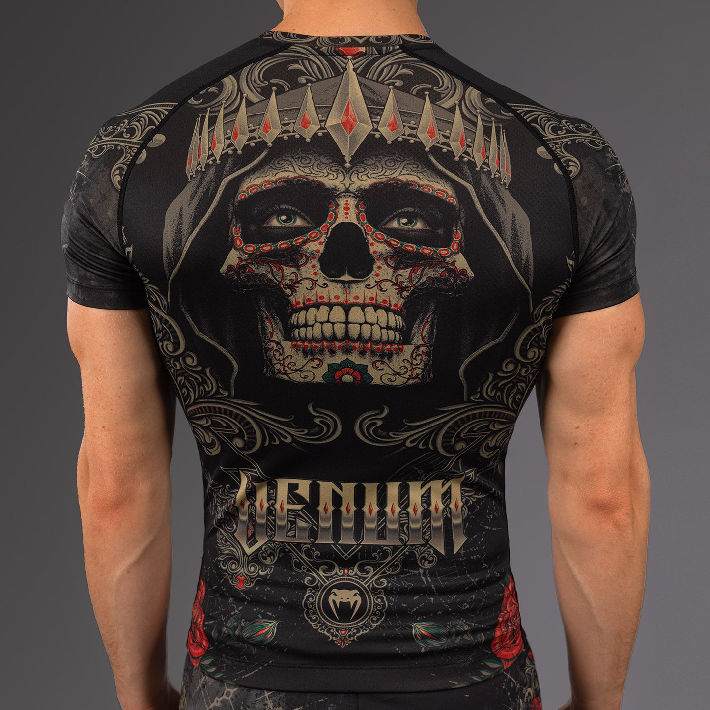 Rashguard à Manches Courtes pour Hommes Venum Santa Muerte 5.0 - Noir Profond/Or
