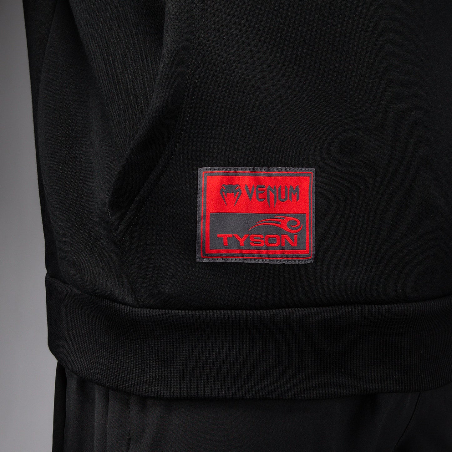 Sweat à capuche Venum x Mike Tyson Tiger - Noir Profond/Rouge Intense