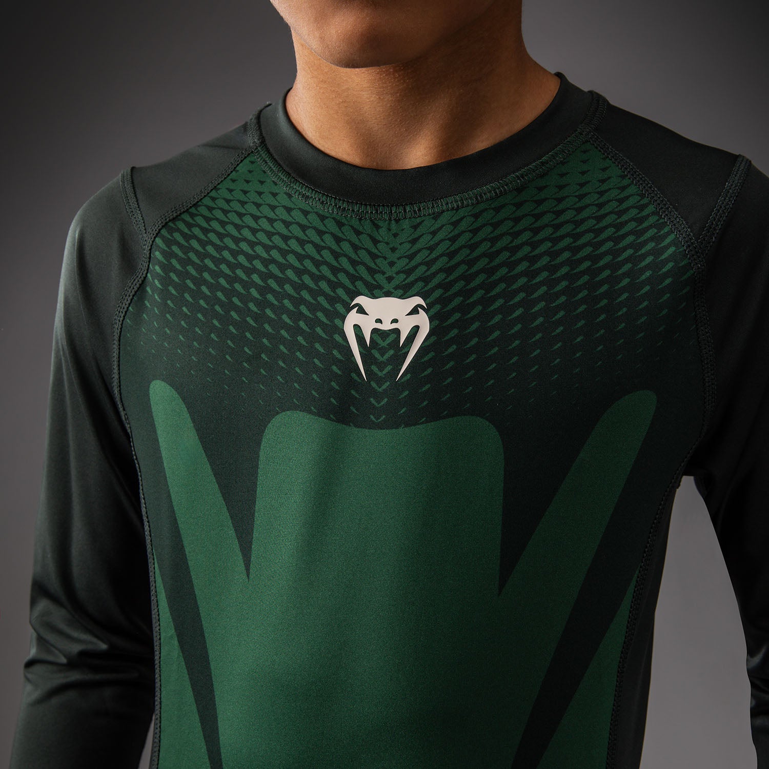Rashguard Manches Longues Enfant Venum Attack - Vert Forêt/ Blanc Cassé - product-type_T-Shirts de Compression
