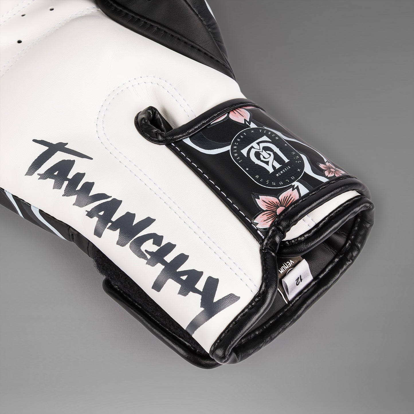 Gants de Boxe Venum x Tawanchay – Noir/Blanc