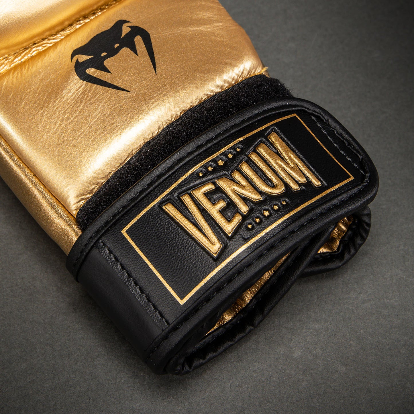 Gants de Sparring en Cuir Venum Attack 2.0 – Or/Noir