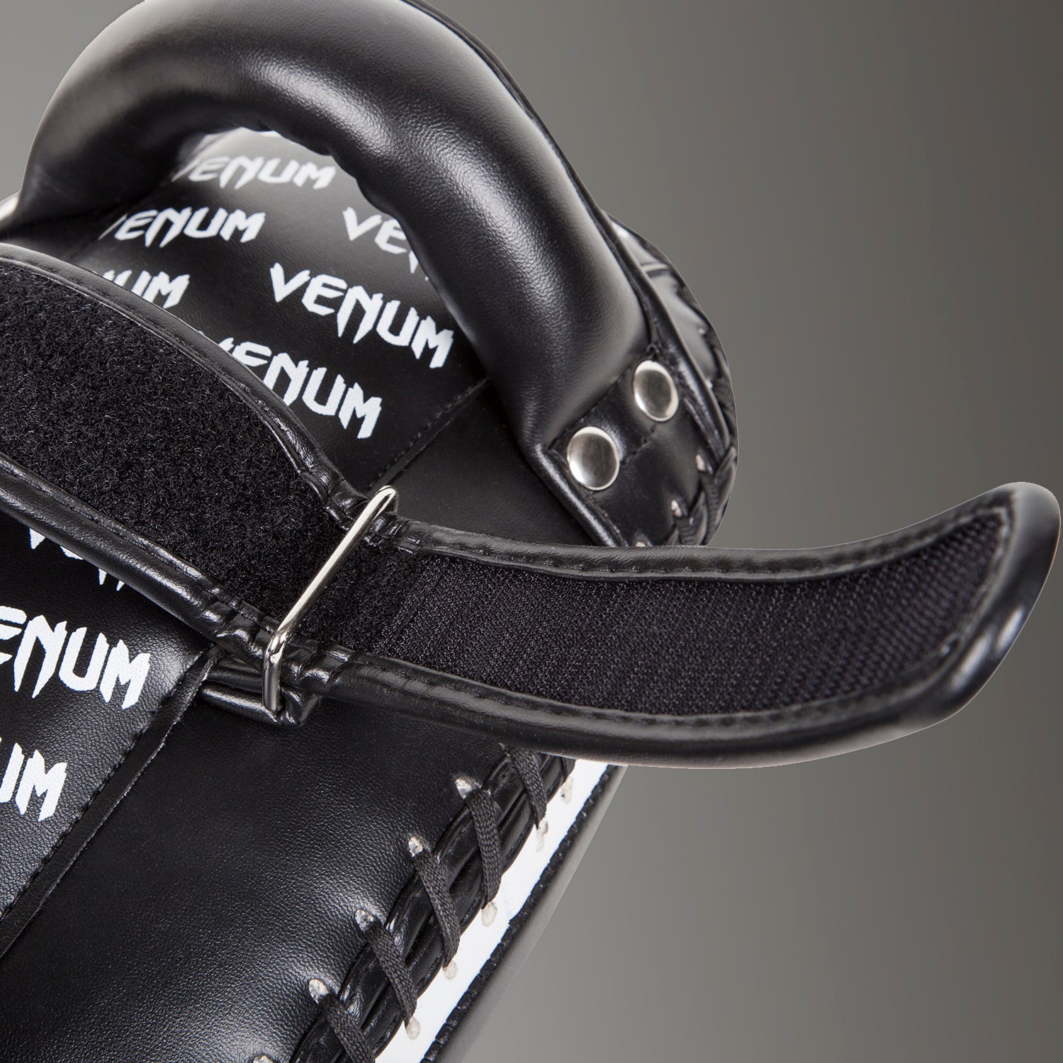 Paos de Kick Venum Light – Cuir Skintex – Noir/Blanc glacé (Paire) - product-type_Patte d'ours