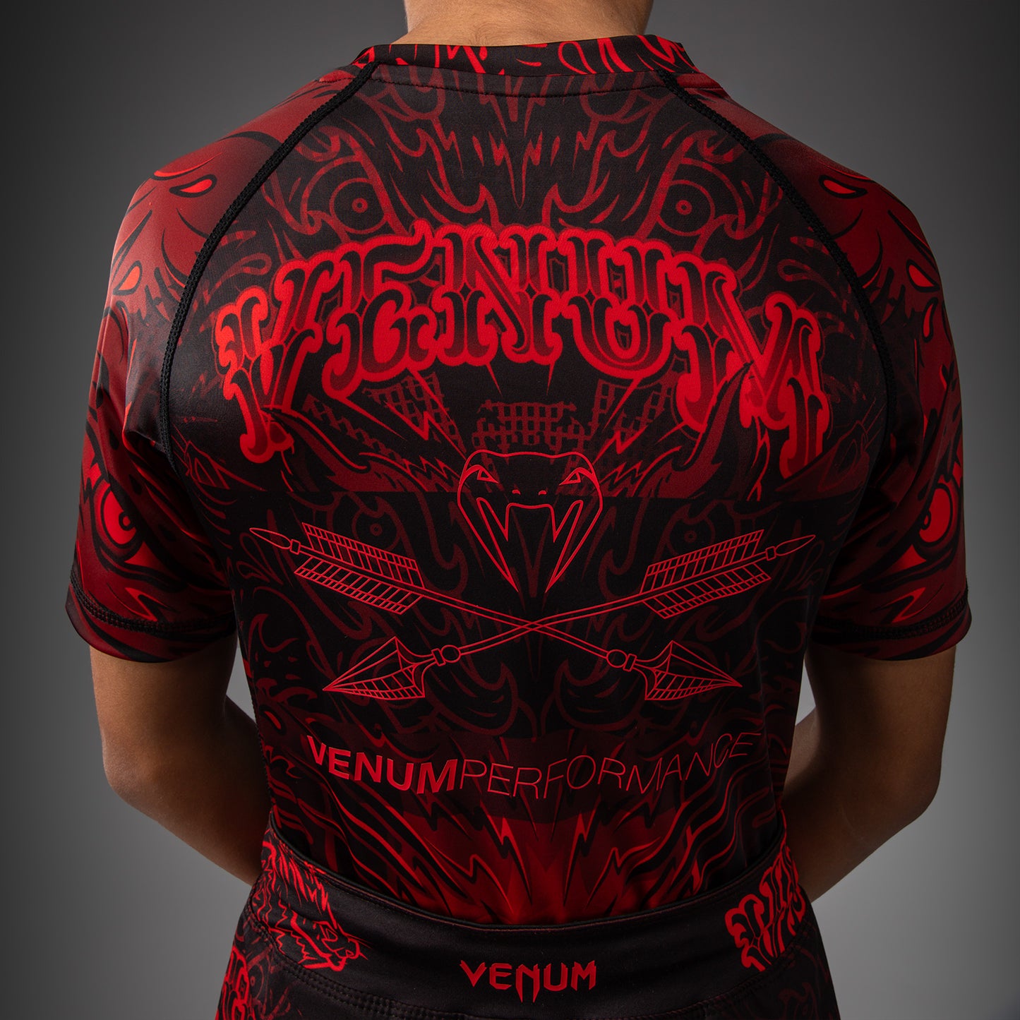 Rashguard à Manches Courtes Pour Enfants Venum Wolf Atak – Noir/Rouge - product-type_T-Shirts de Compression