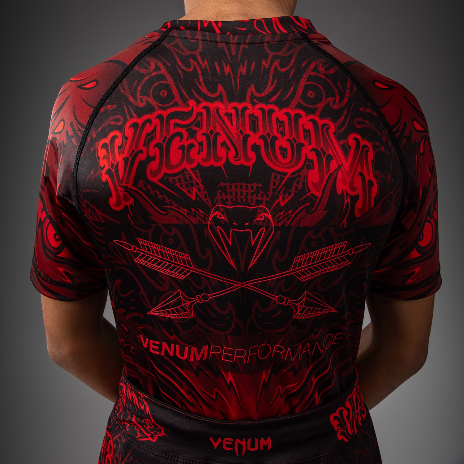 Rashguard à Manches Courtes Pour Enfants Venum Wolf Atak – Noir/Rouge - product-type_T-Shirts de Compression