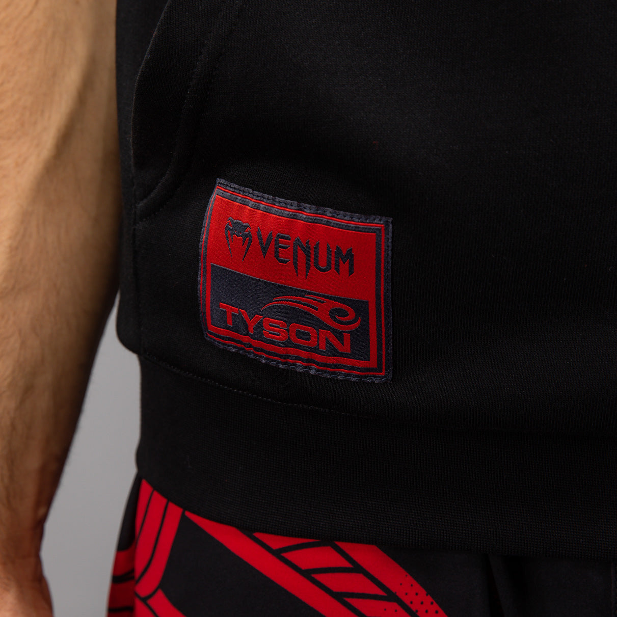 Sweat à capuche sans manches Venum x Mike Tyson Tiger - Noir Profond/Rouge Intense