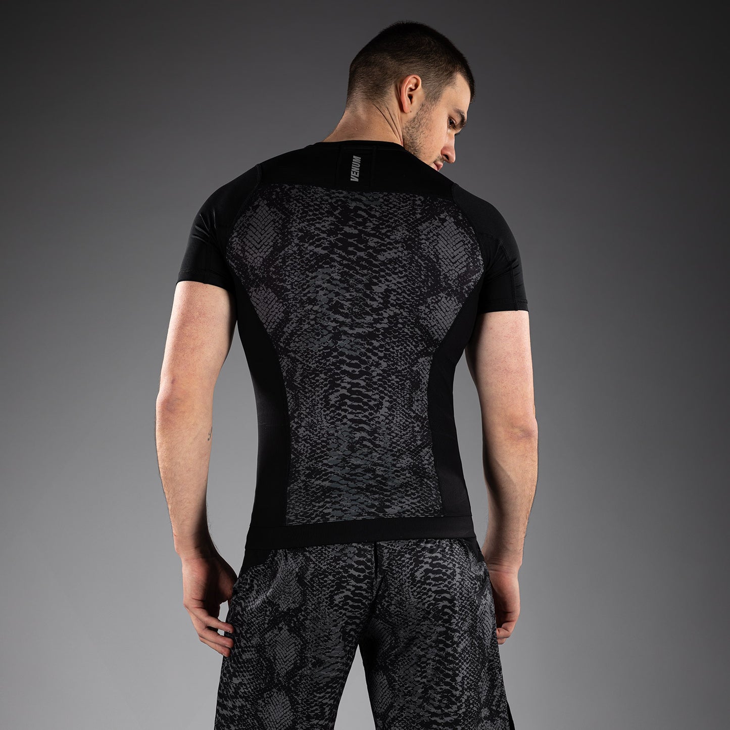 Rashguard à Manches Courtes Venum G-Fit Scales – Noir/Gris Charbon
