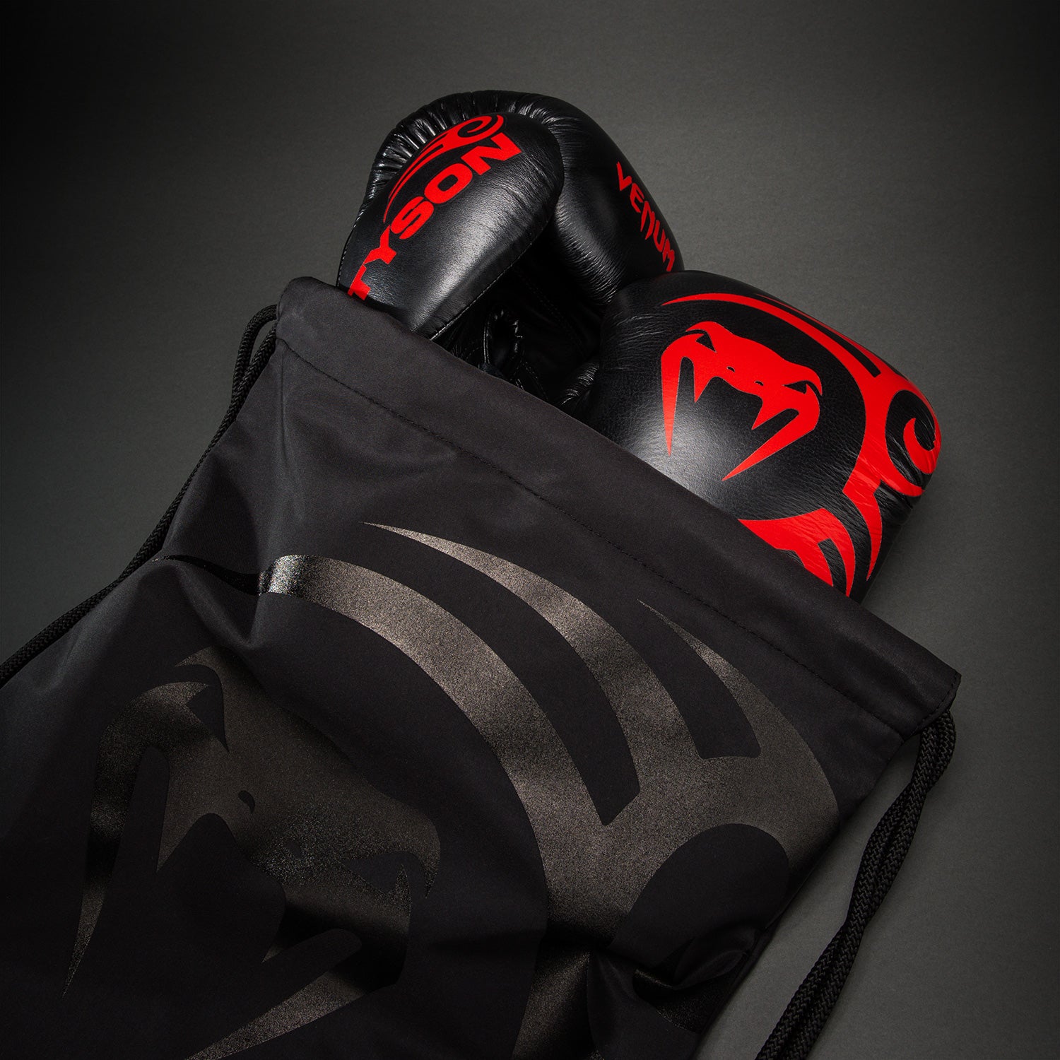 Gants de boxe Venum Giant 2.0 Mike Tyson Pro avec Lacets – Noir/Rouge - product-type_Gants de boxe
