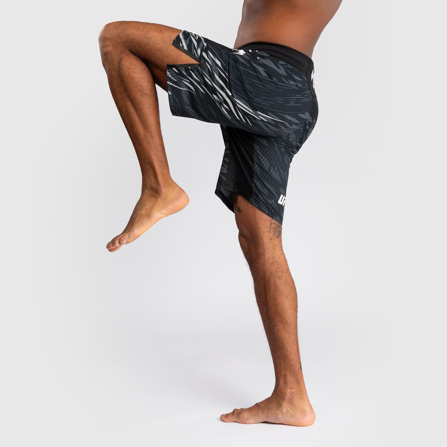 Shorts de Combat pour Hommes UFC Fusion by Venum Personnalisé Authentic Fight Night - Coupe Longue - Noir - product-type_Shorts de MMA