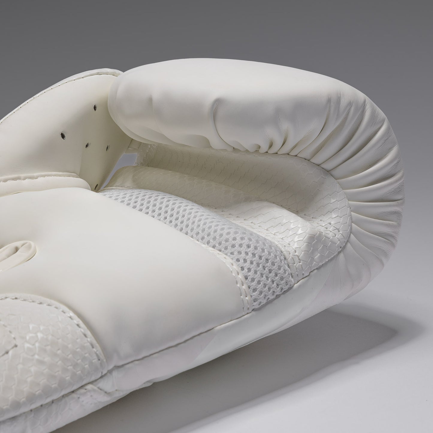 Gants de Boxe Venum Challengers 4.0 Scales – Ivoire