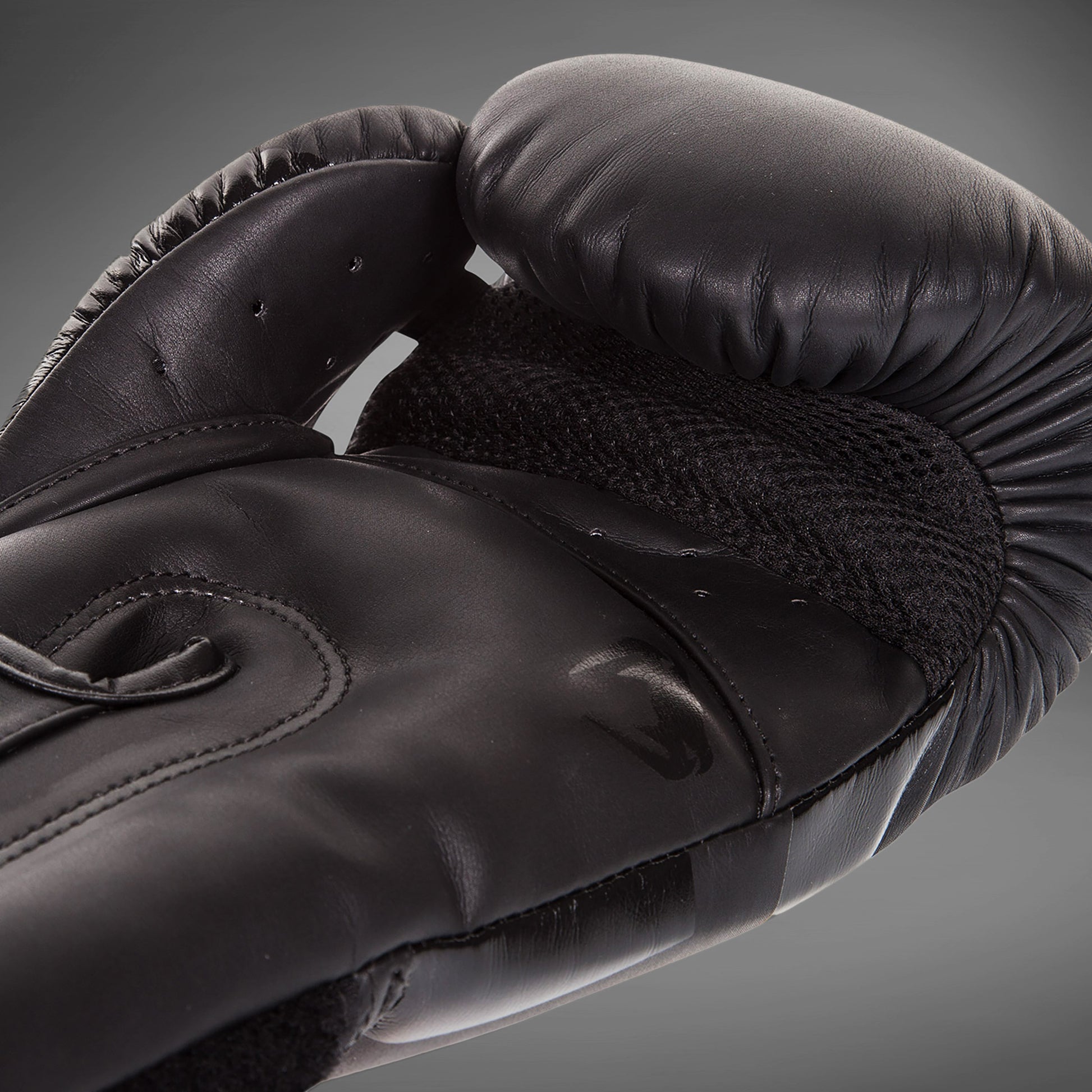 Gants entrainement/compétition Metal Boxe - Noir mat Gants entrainement/compétition Metal Boxe - Noir mat