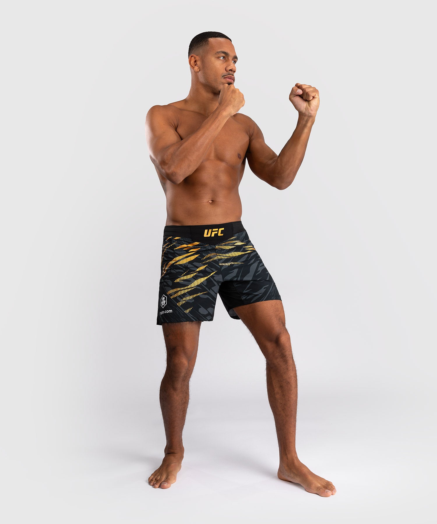 Shorts de Combat pour Hommes UFC Fusion by Venum Authentic Fight Night - Coupe Courte - Champion - product-type_Shorts de MMA