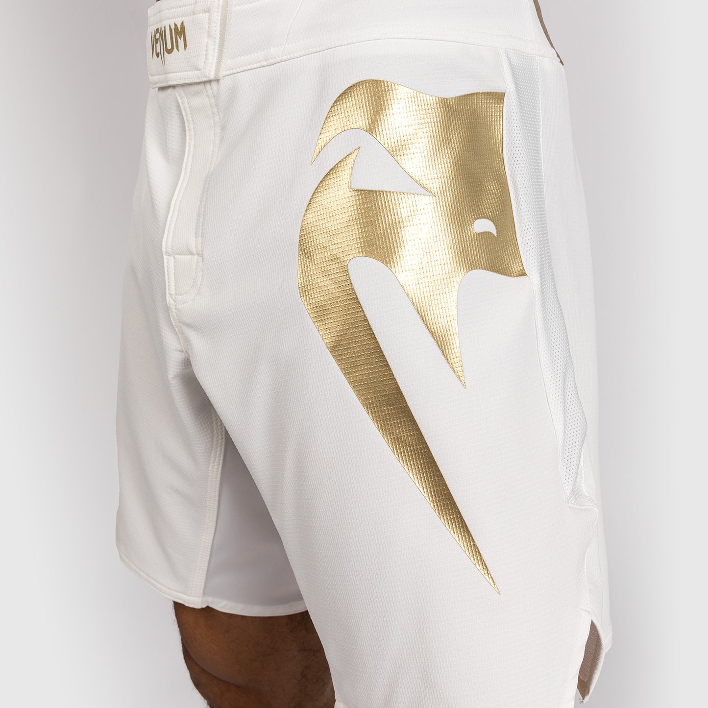 Shorts de combat Venum Light 5.0 - Blanc/Or - product-type_Shorts de MMA