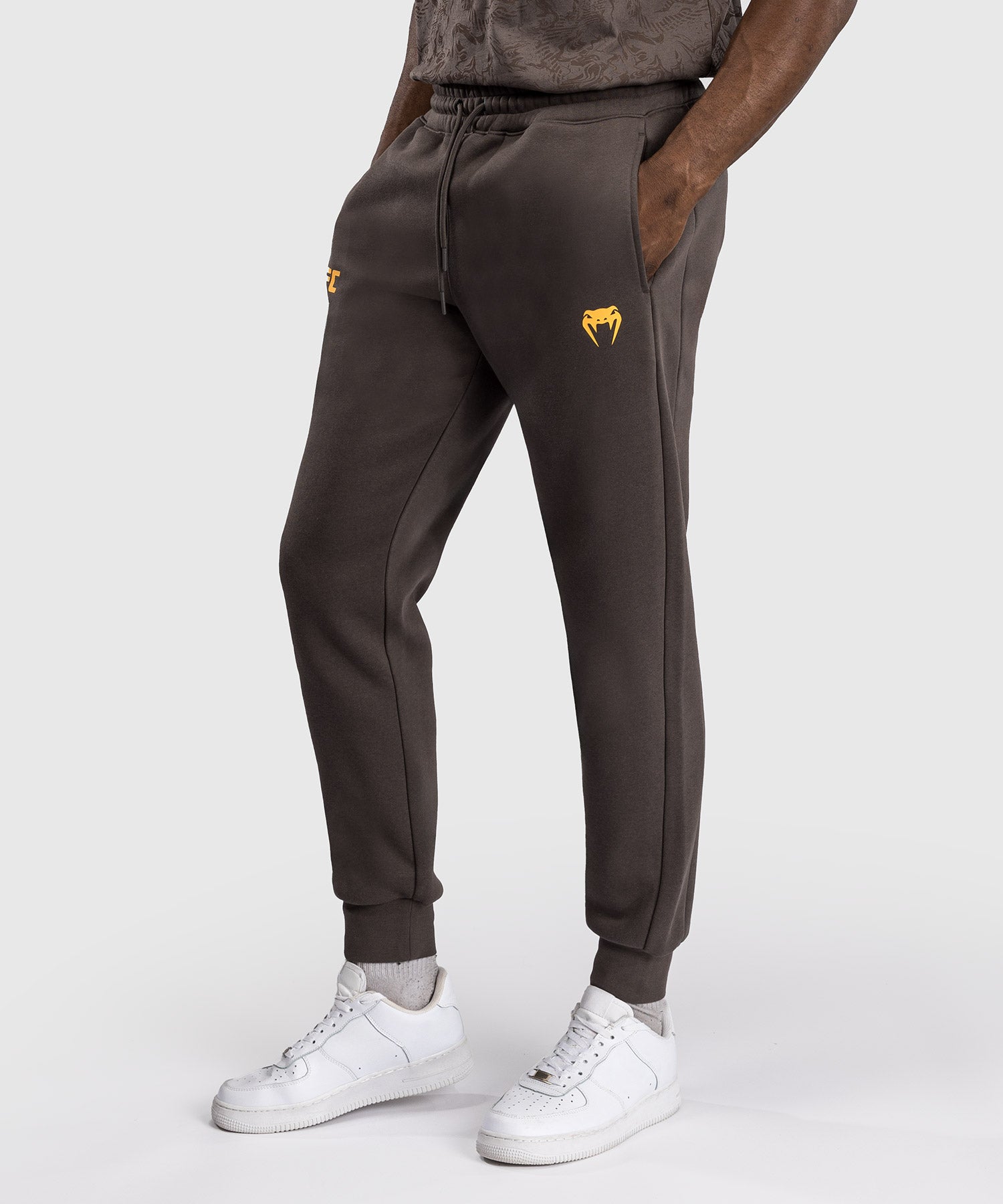 Pantalon en Coton pour Hommes UFC Fusion by Venum Fight Week - Marron Terrestre - product-type_Pantalons de jogging