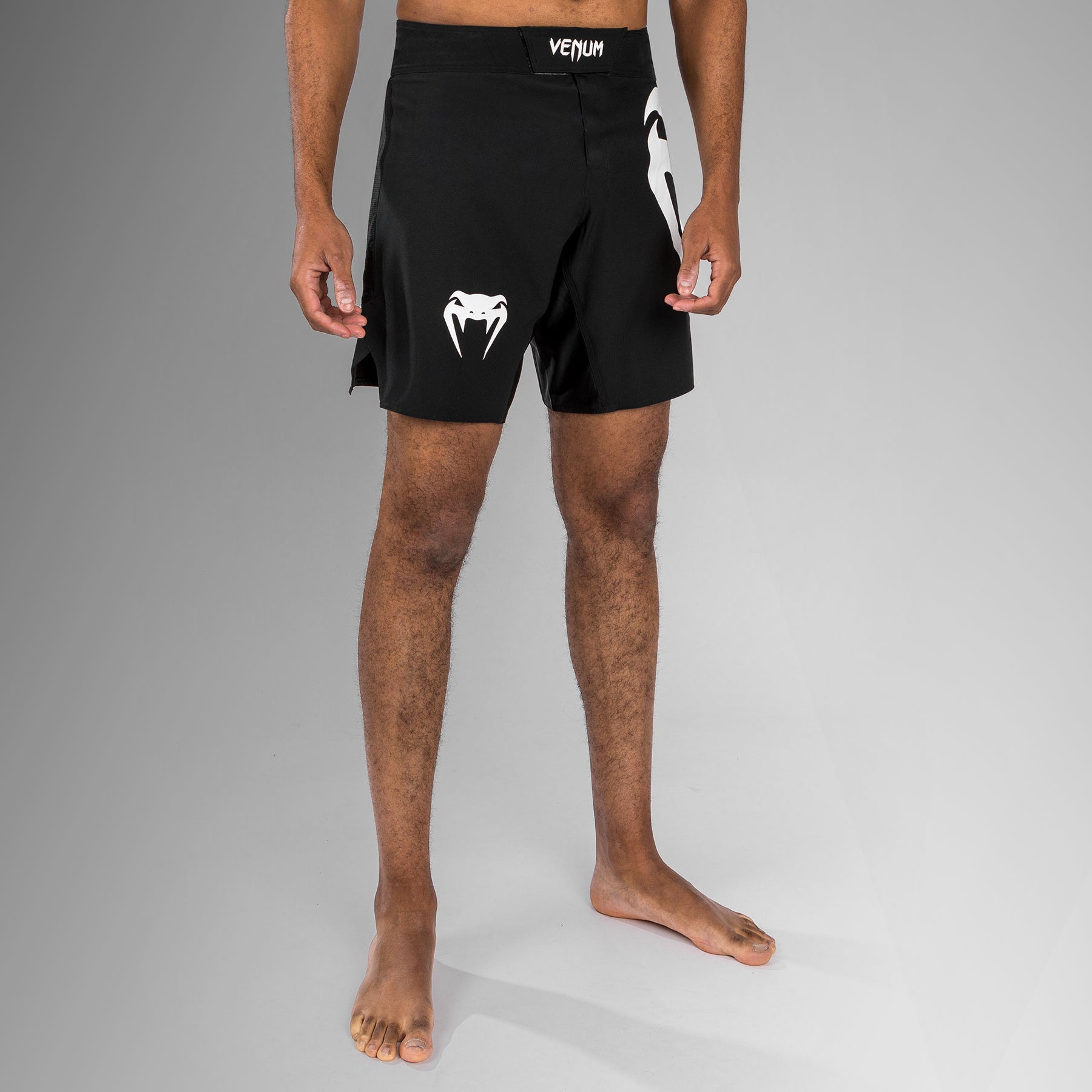 Venum Light 5.0 Short de combat - Noir/Blanc - product-type_Shorts de MMA