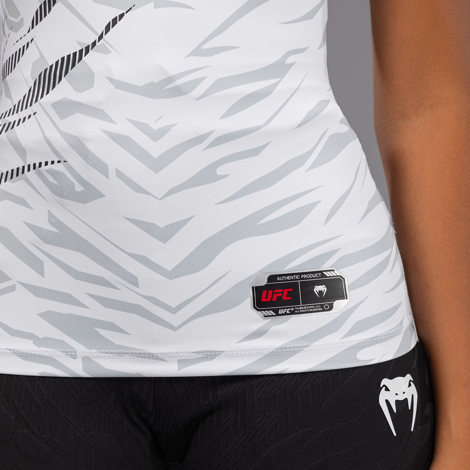 Rashguard Performance à Manches Courtes pour Femmes UFC Fusion by Venum Authentic Fight Night - Blanc - product-type_T-Shirts de Compression