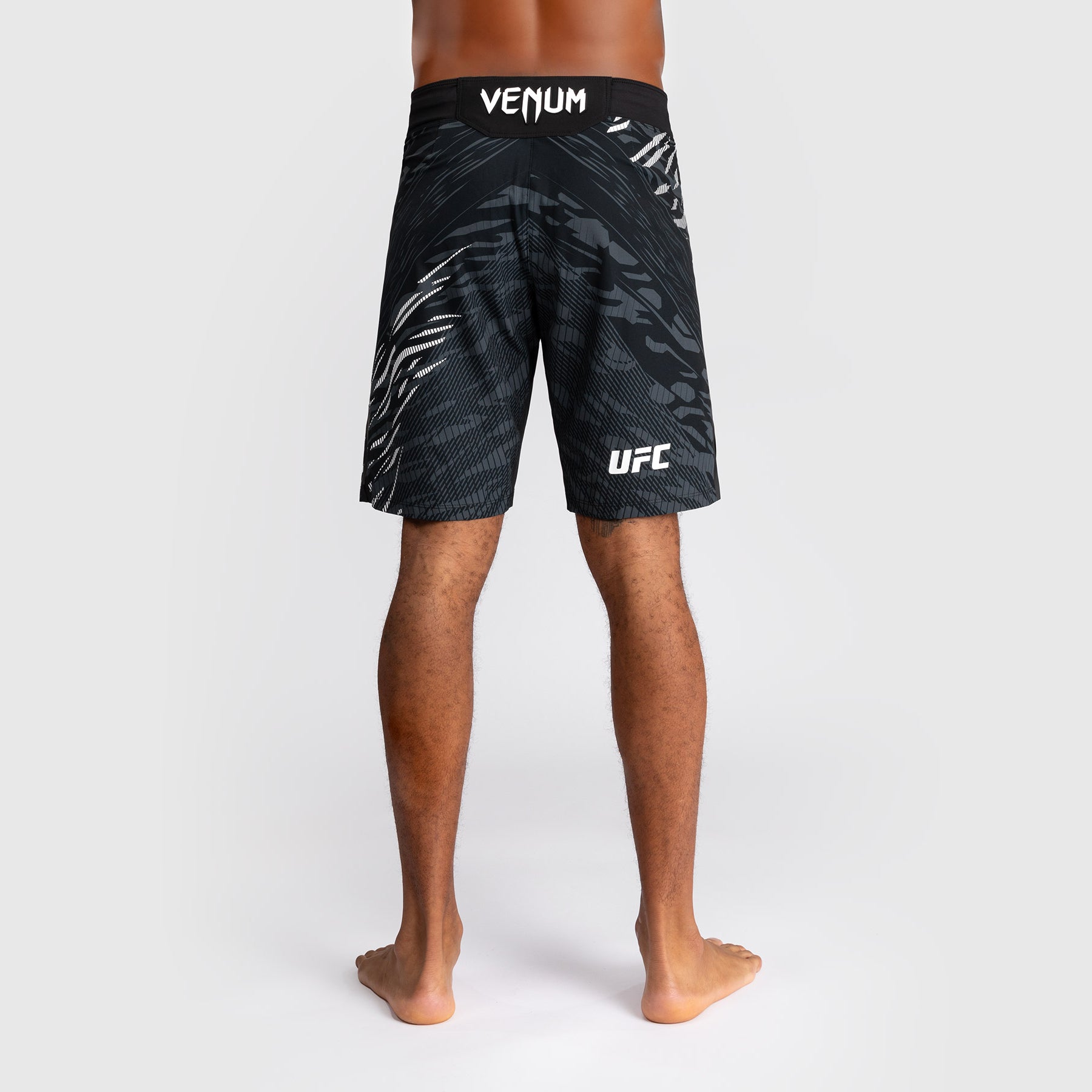 Shorts de Combat pour Hommes UFC Fusion by Venum Personnalisé Authentic Fight Night - Coupe Longue - Noir - product-type_Shorts de MMA