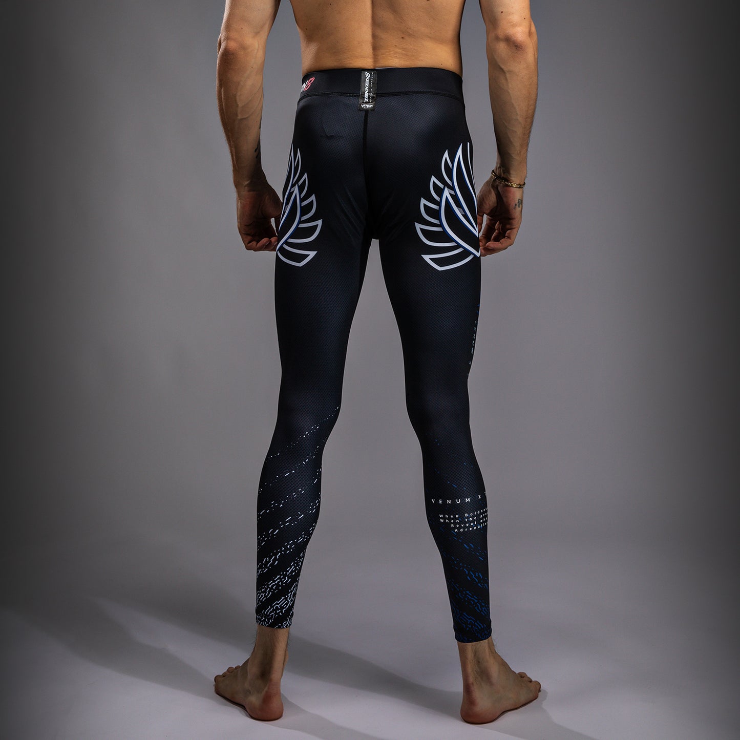 Pantalon de compression Venum x TEKKEN 8 - Jin Kazama - Bleu/Noir/Blanc - product-type_Pantalons de Compression