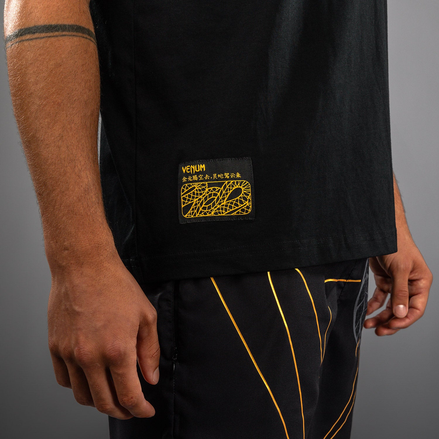 T-shirt Venum Serpenti – Noir/Argent/Or - product-type_T-Shirts