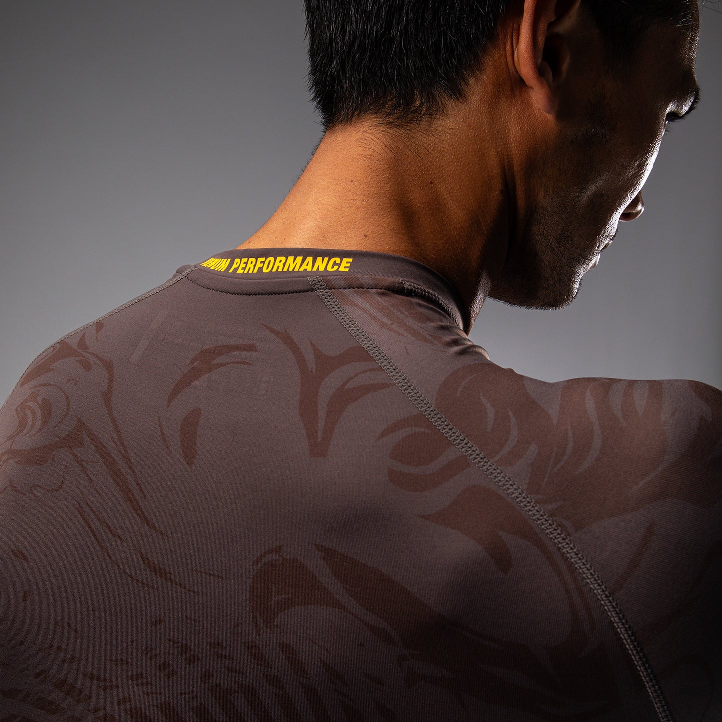 Rashguard Performance à Manches Longues pour Hommes UFC Fusion by Venum Fight Week - Marron Terrestre - product-type_T-Shirts de Compression