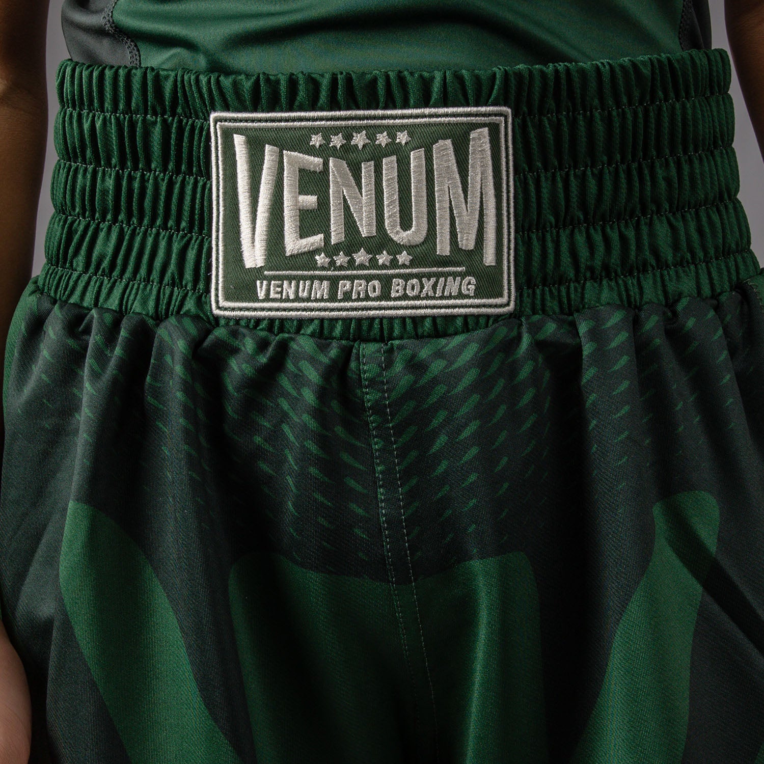 Short de Boxe Enfant Venum Attack - Vert Forêt/Blanc Cassé - product-type_Shorts de boxe