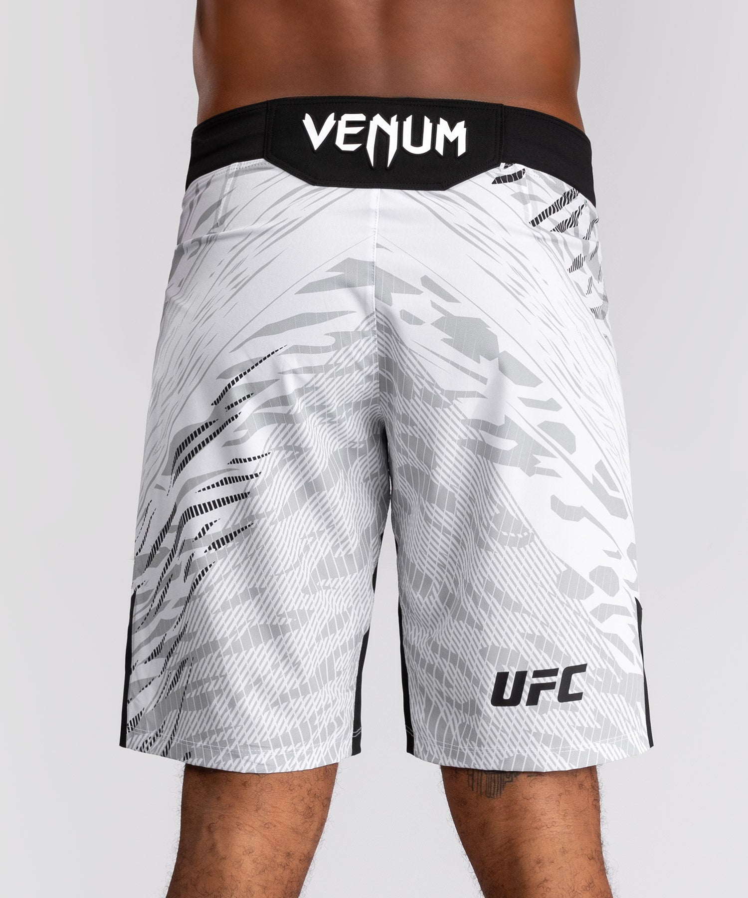 Shorts de Combat pour Hommes UFC Fusion by Venum Authentic Fight Night - Coupe Longue - Blanc - product-type_Shorts de MMA