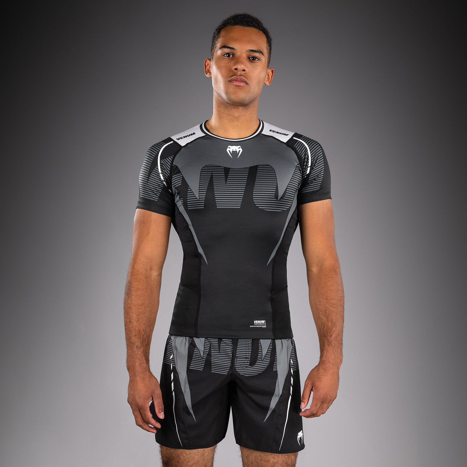 Rashguard Manches Courtes Venum Adrenaline – Noir/Gris Argenté - product-type_T-Shirts de Compression