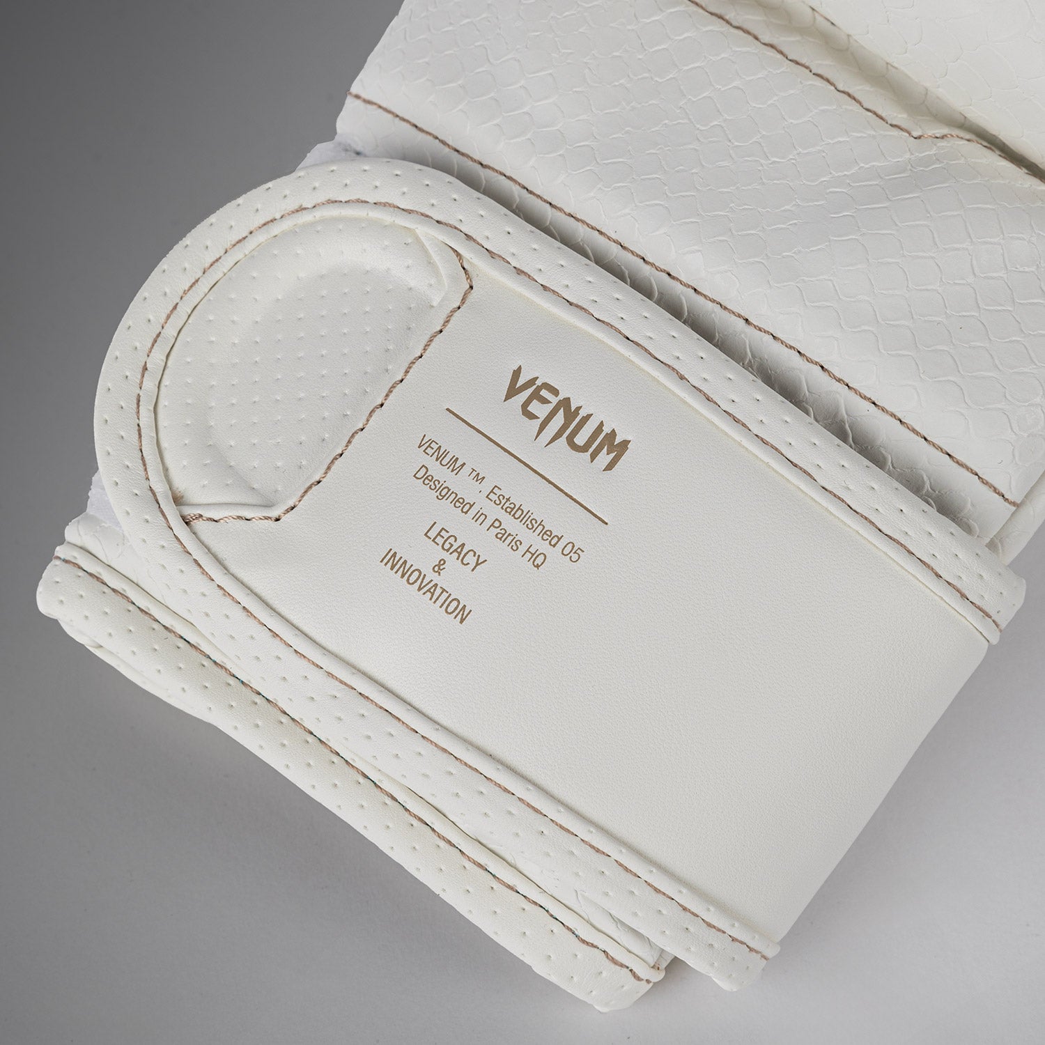 Gants de Sparring MMA Venum Impact Evo Scales – Ivoire - product-type_Gants de MMA