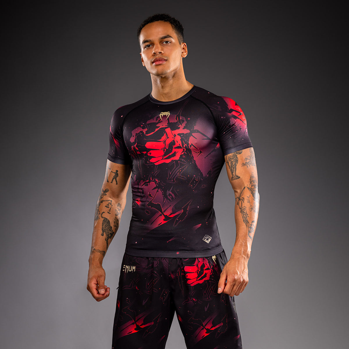Rashguard à Manches Courtes Itadori Jujutsu Kaisen x Venum – Noir/Rouge