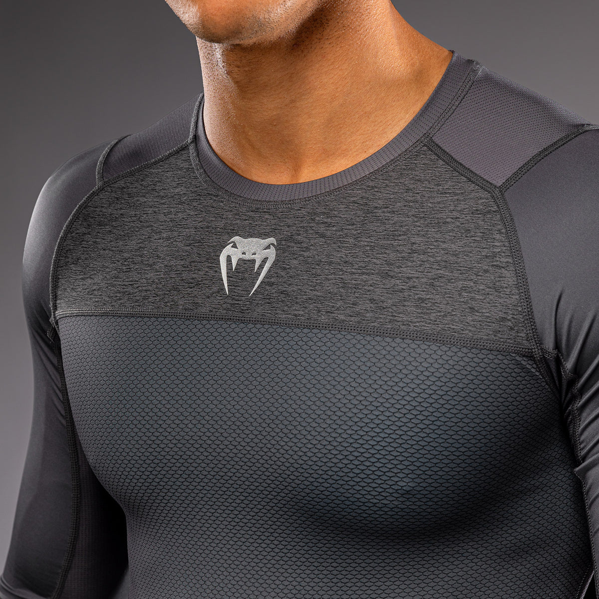 Rashguard manches longues Venum G-Fit Scale - Gris