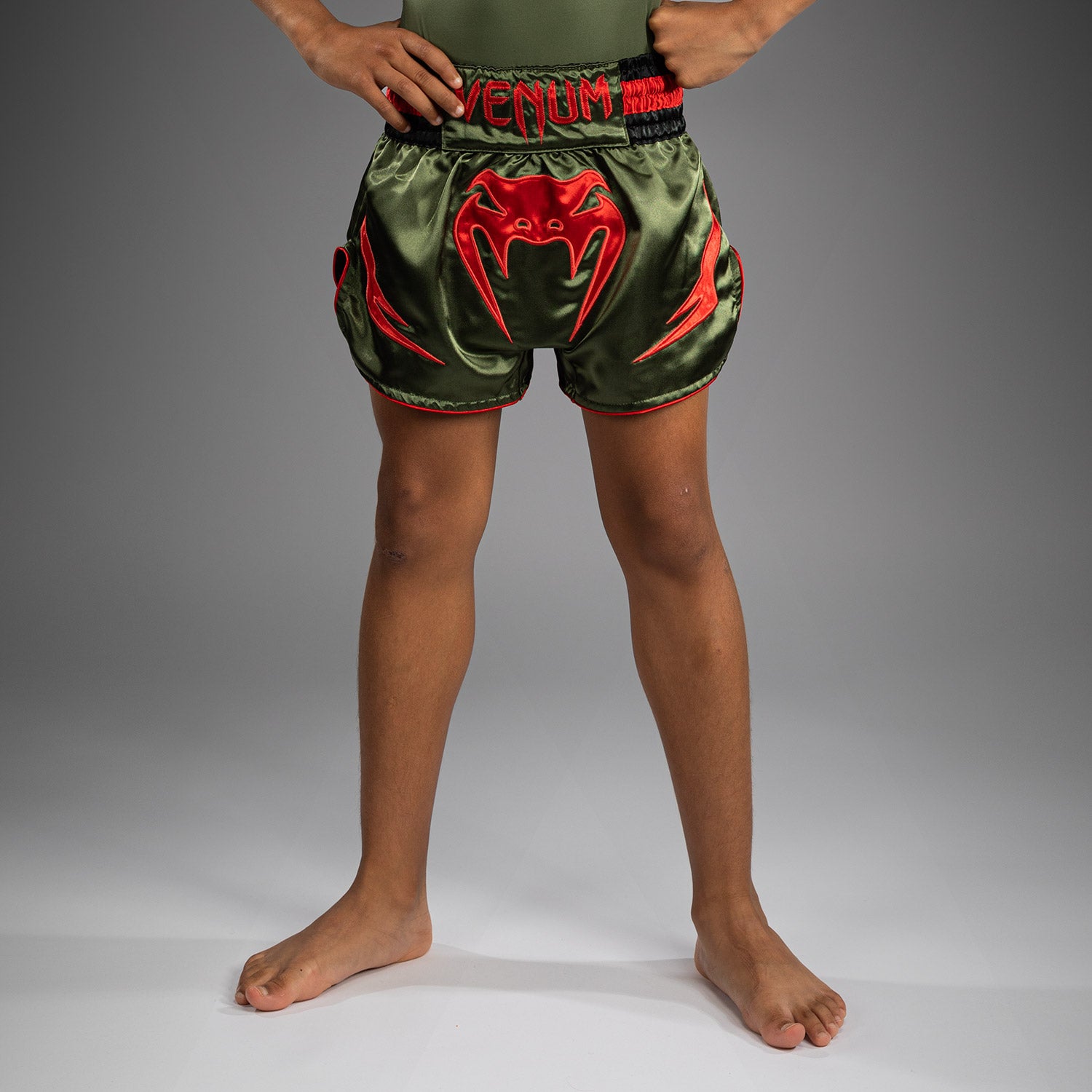Short de Muay Thai pour Enfants Venum Inferno - Vert militaire/Orange - product-type_Shorts de Muay Thai