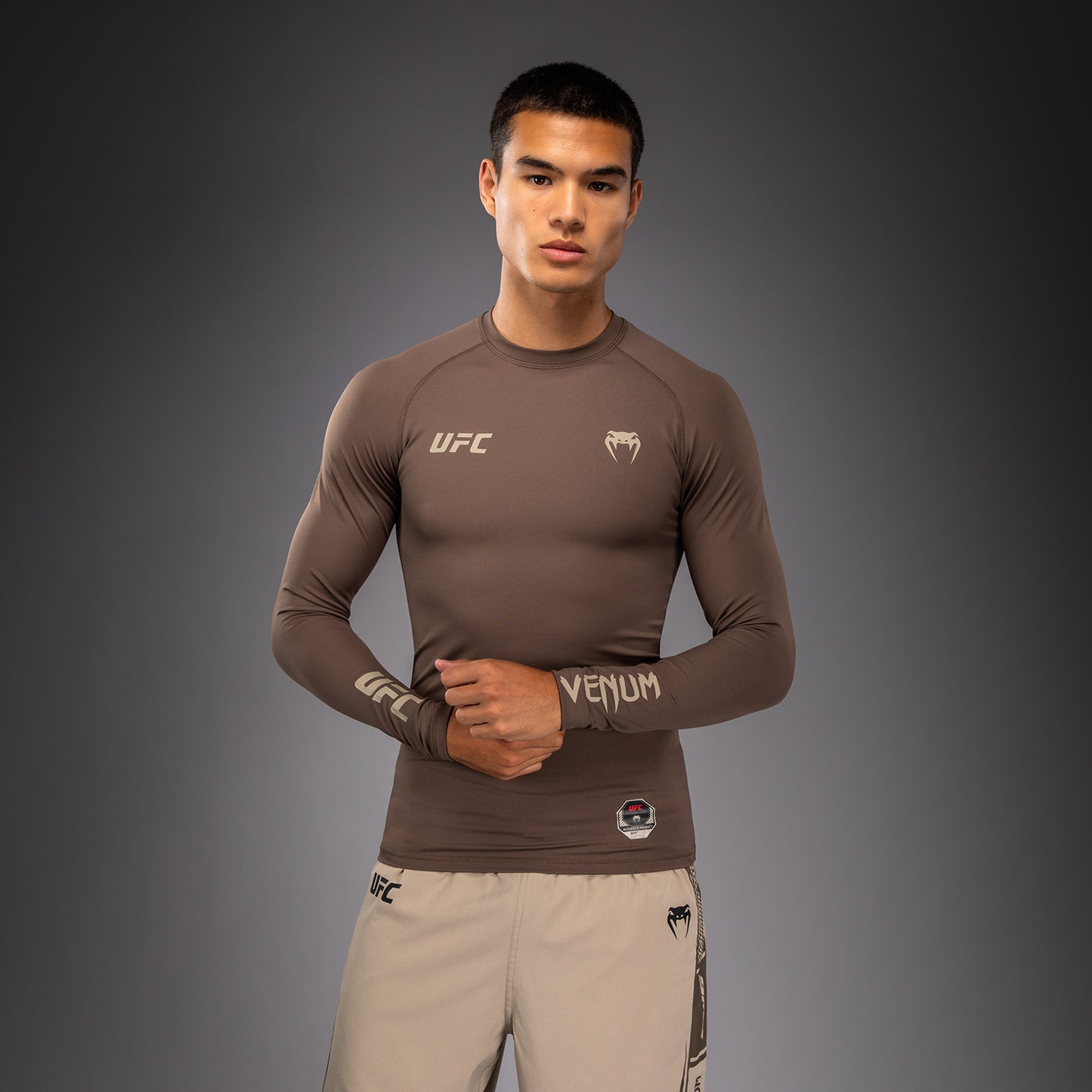 Rashguard à Manches Longues Technique pour Homme Venum UFC Unity by Venum Authentic Fight Week - Marron