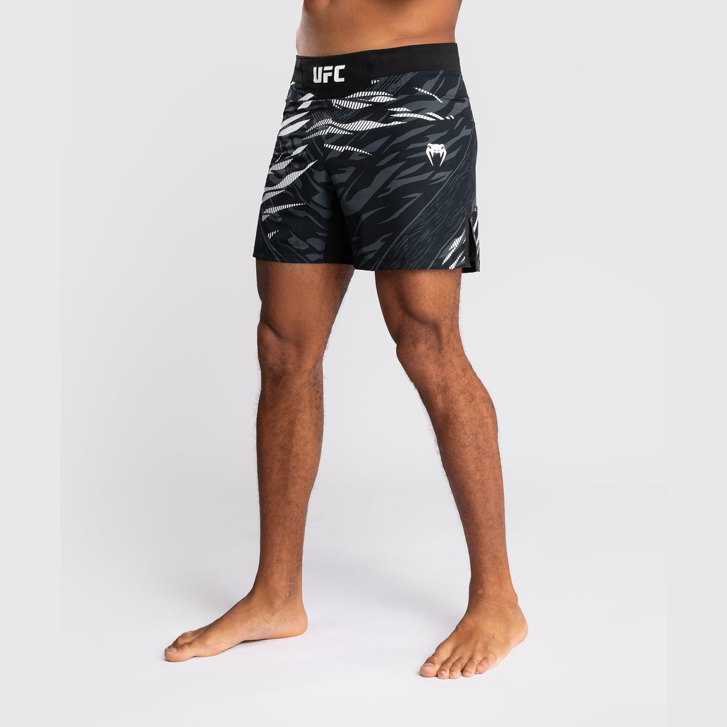 Shorts de Combat pour Hommes UFC Fusion by Venum Personnalisé Authentic Fight Night - Coupe Courte - Noir - product-type_Shorts de MMA