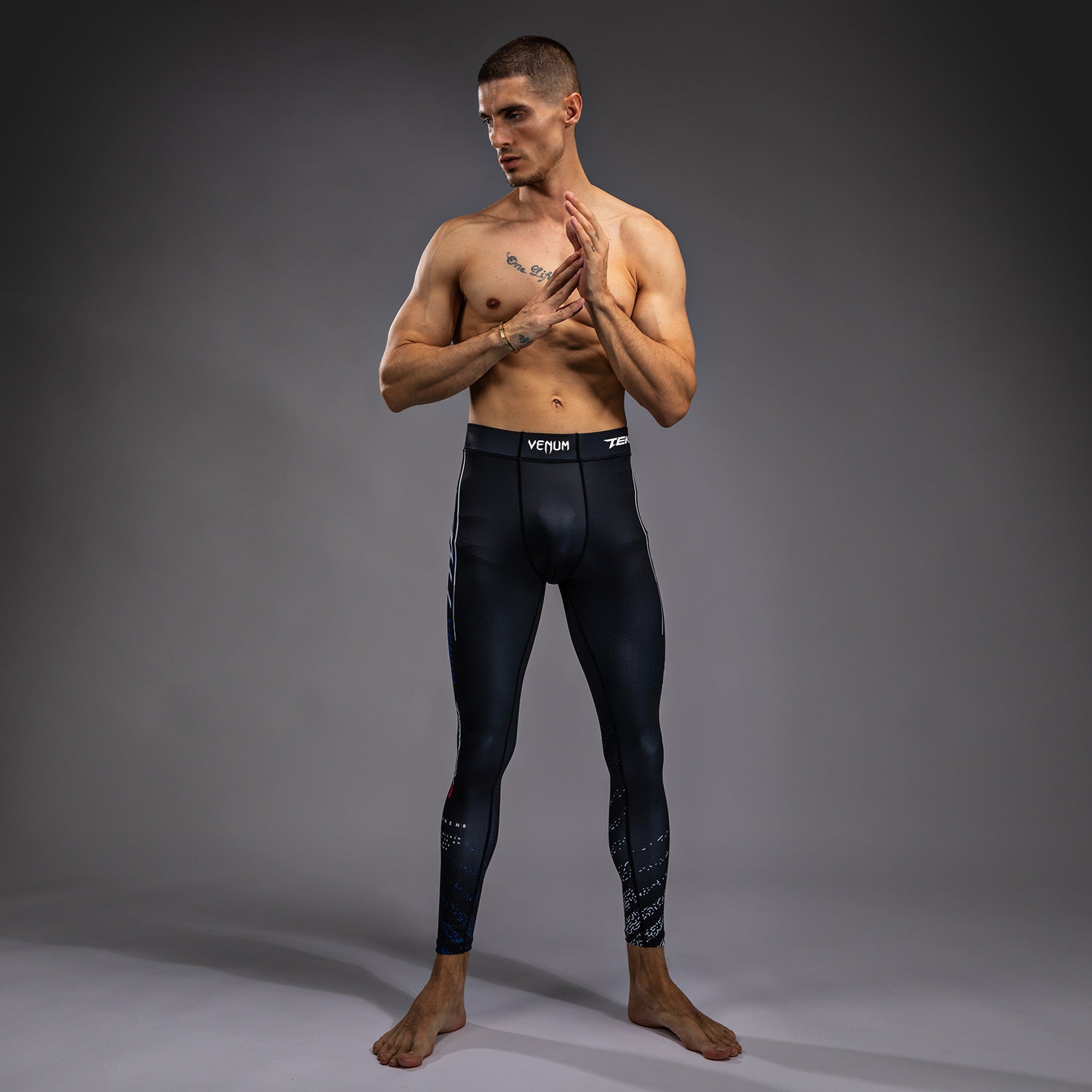 Pantalon de compression Venum x TEKKEN 8 - Jin Kazama - Bleu/Noir/Blanc - product-type_Pantalons de Compression