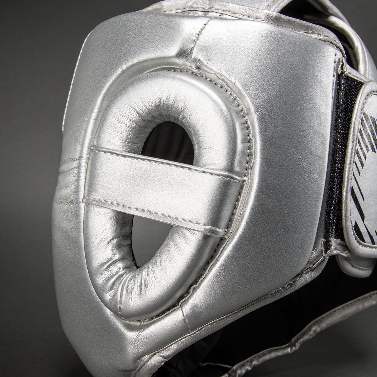 Casque de protection Ringhorns Charger by Venum – Argent/Noir - product-type_Casques de boxe
