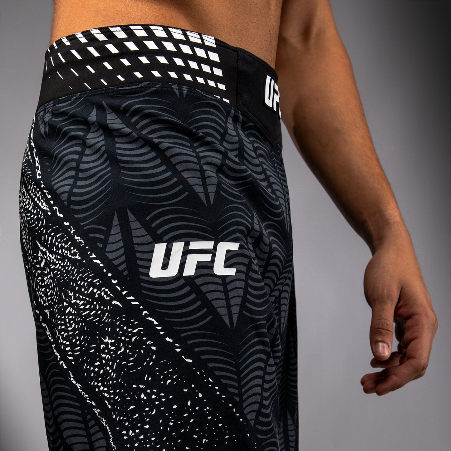 Short de combat coupe longue Homme Personnalisé UFC Zenith by Venum Authentic Fight Night - Noir - product-type_Shorts de MMA