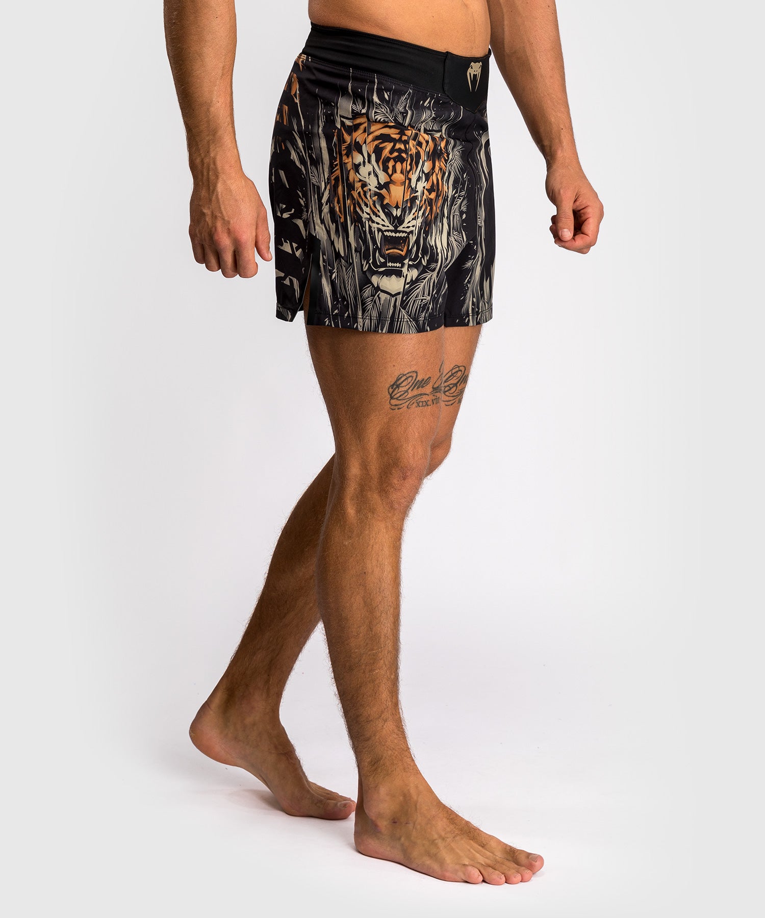 Short de Combat Venum Tiger pour Hommes - Noir/Orange Néon - product-type_Shorts de MMA
