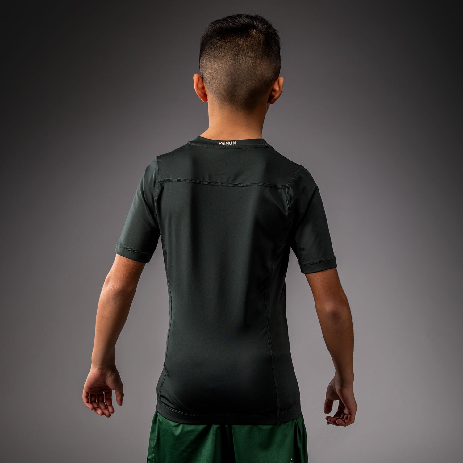 Rashguard Manches Courtes Enfant Venum Attack - Vert Forêt/ Blanc Cassé - product-type_T-Shirts de Compression