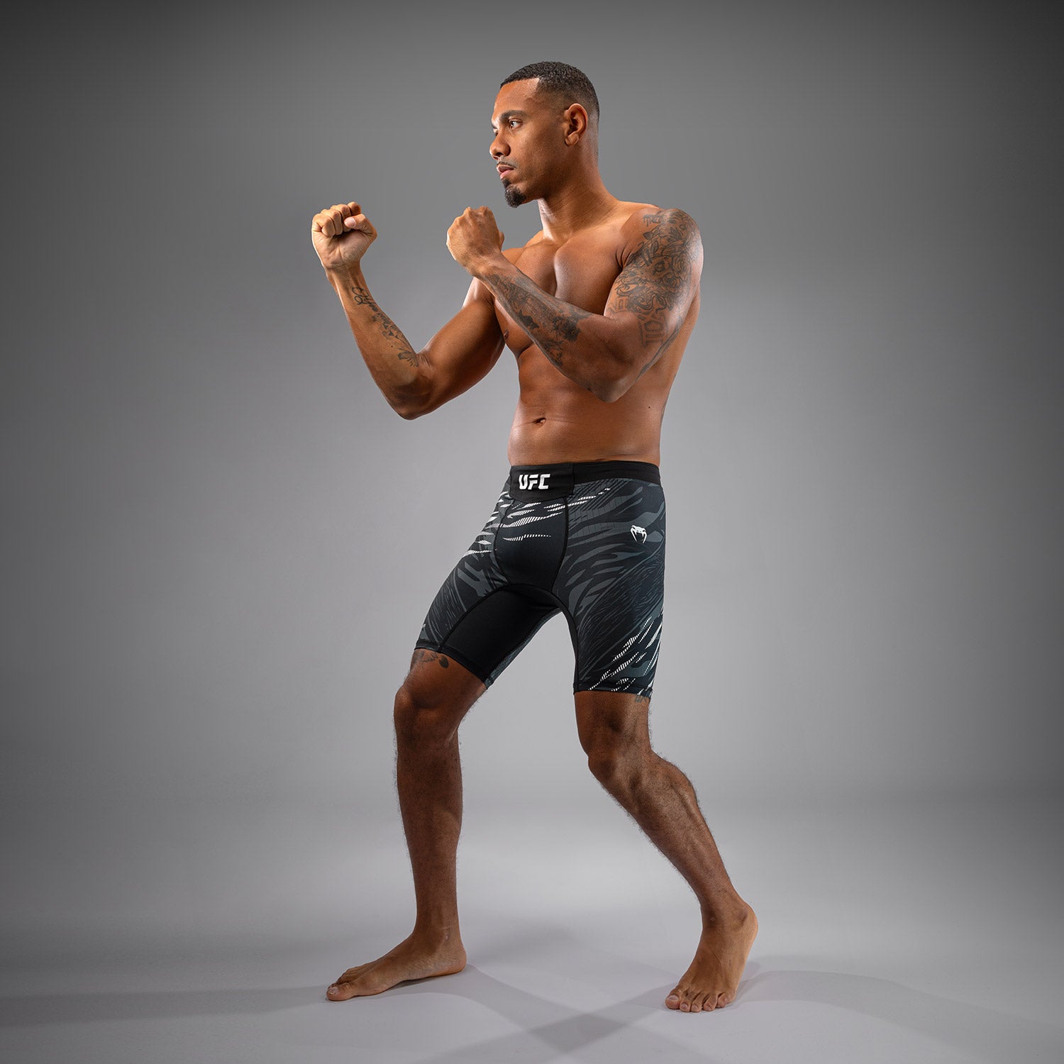 Shorts Vale Tudo pour Hommes UFC Fusion by Venum Personnalisé Authentic Fight Night - Noir - product-type_Shorts de MMA