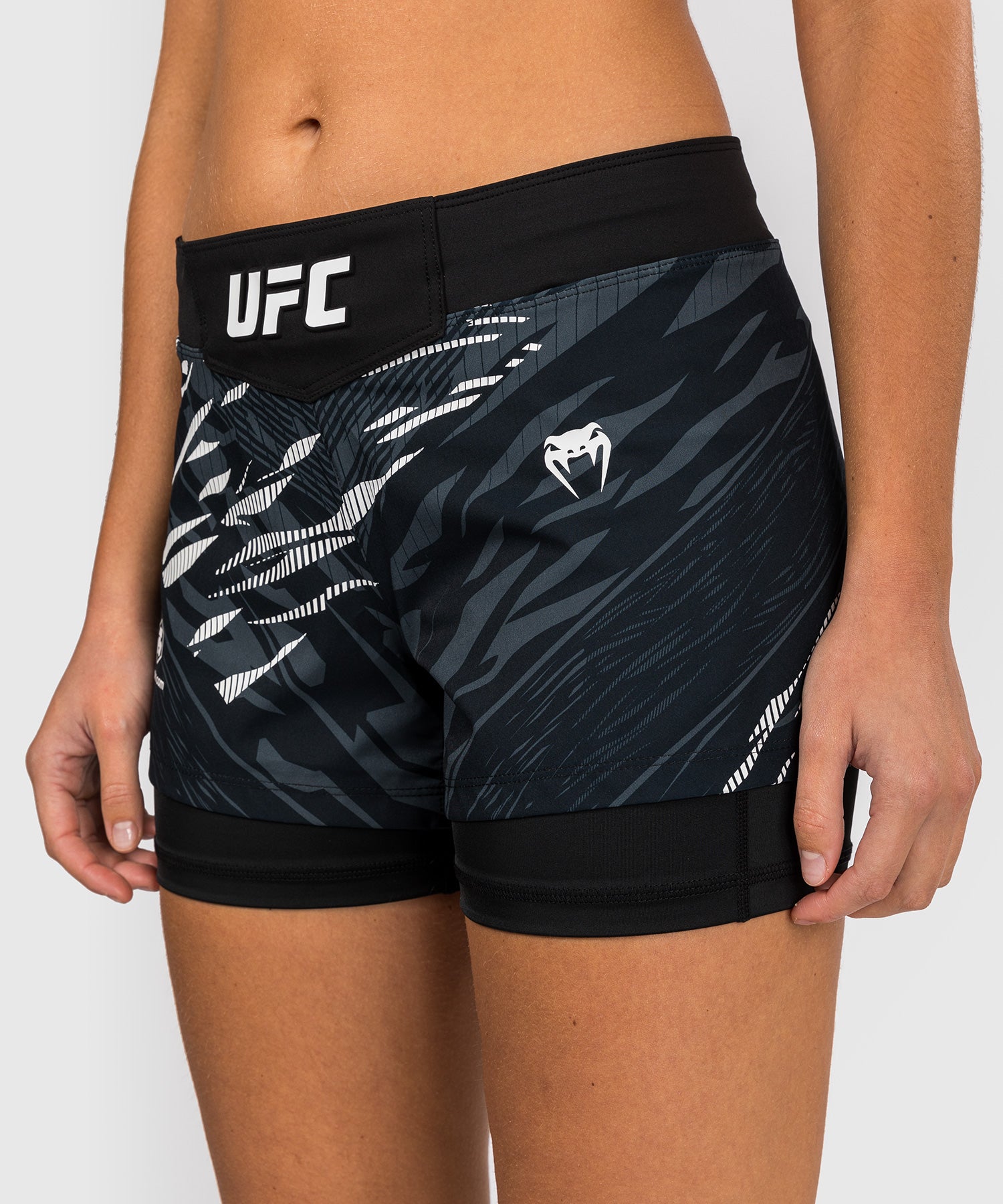 Shorts de Combat pour Femmes UFC Fusion by Venum Authentic Fight Night - Noir - product-type_Shorts de MMA