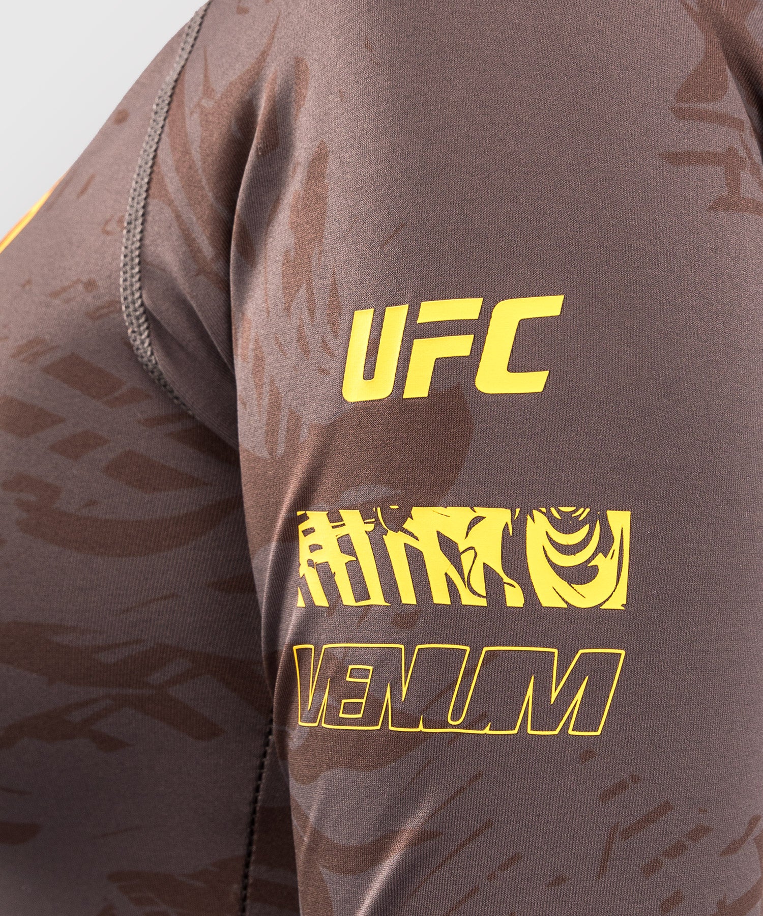 Rashguard Performance à Manches Longues pour Femmes UFC Fusion by Venum Fight Week - Marron Terrestre - product-type_T-Shirts de Compression
