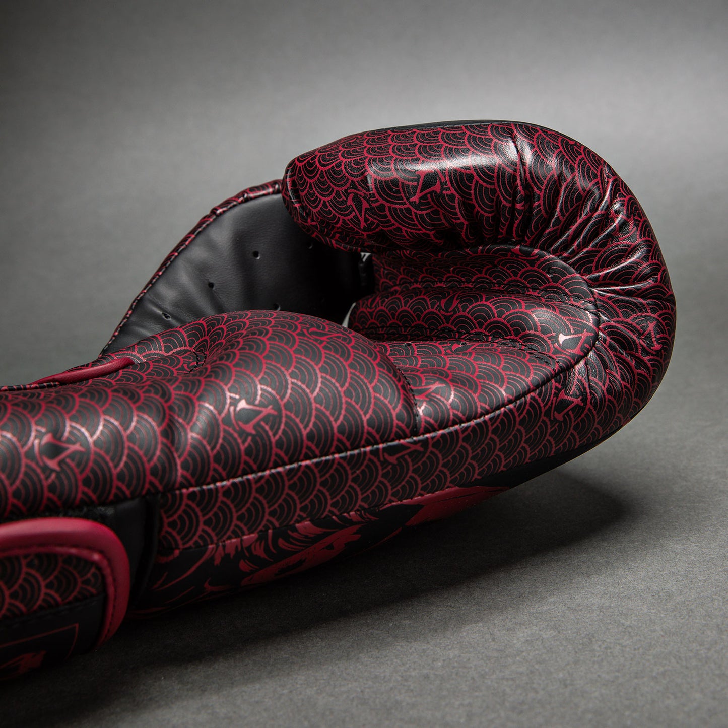 Gants de boxe Venum x Assassin's Creed Shadows - Bordeaux/Noir - product-type_Gants de boxe