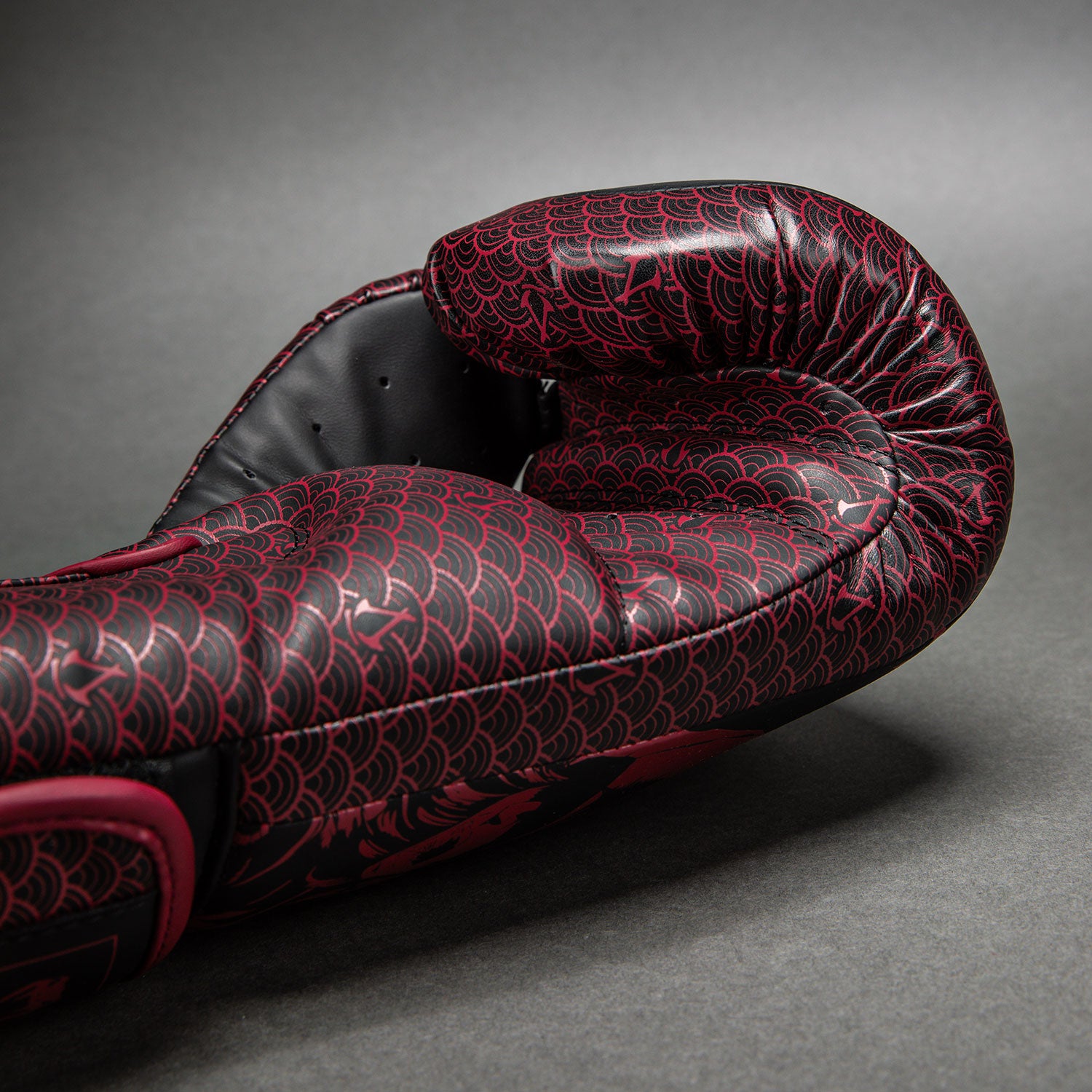 Gants de boxe Venum x Assassin's Creed Shadows - Bordeaux/Noir - product-type_Gants de boxe