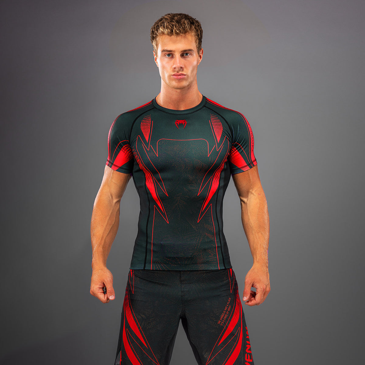 Rashguard à manches courtes Venum Amazonia Reborn - Noir/Rouge
