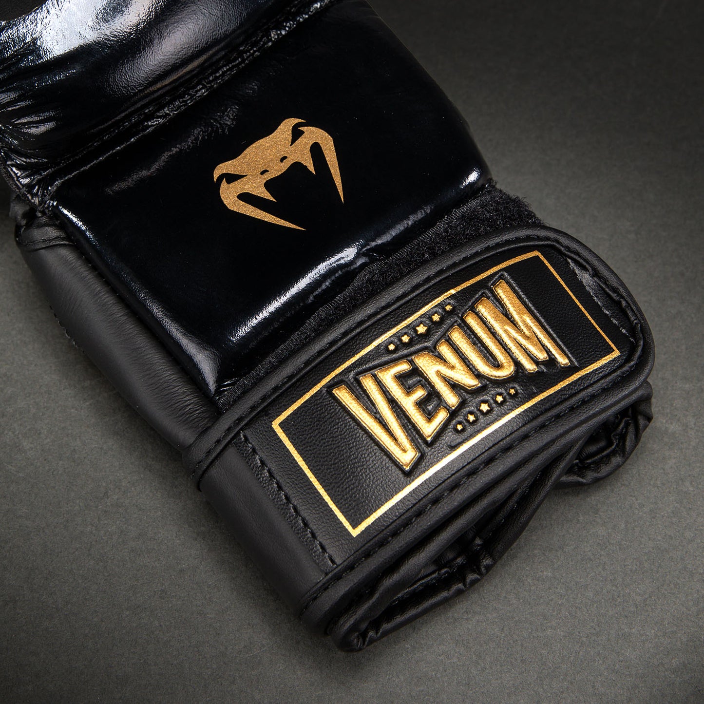Gants de Sparring en Cuir Venum Attack 2.0 – Noir/Or