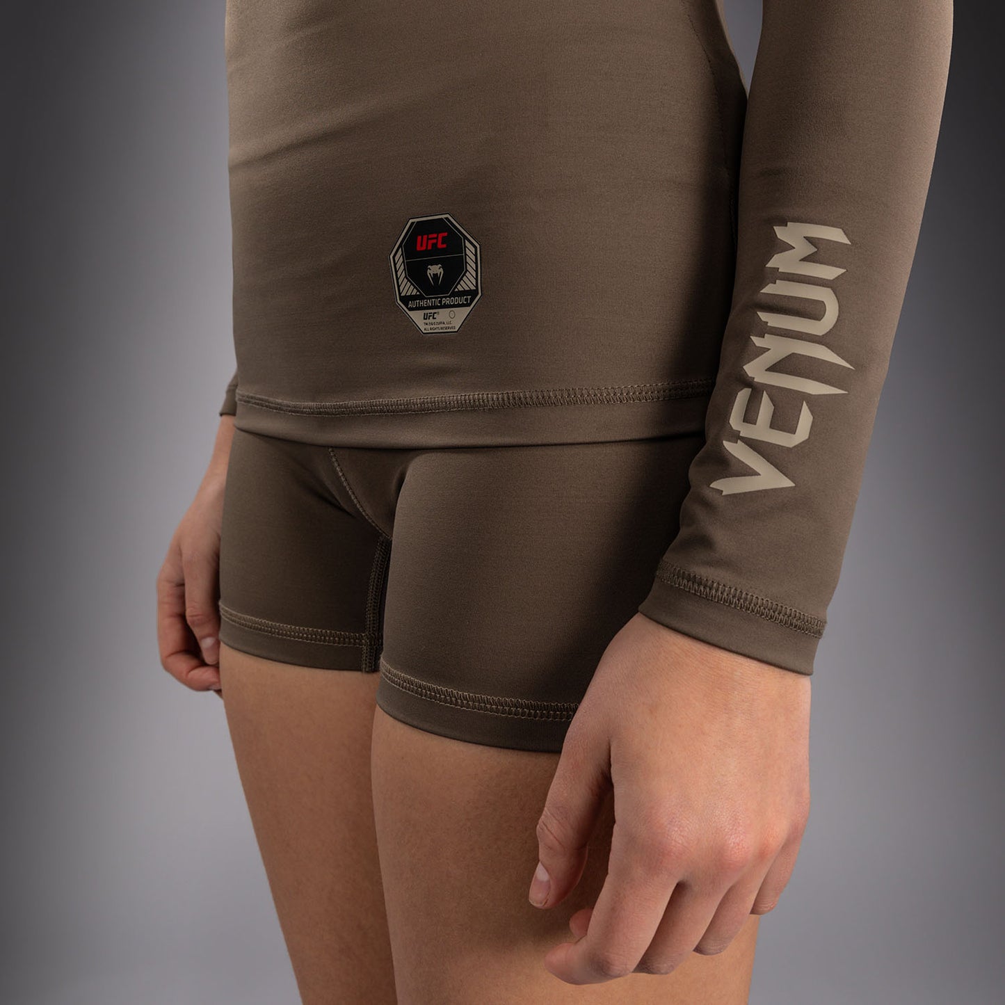 Rashguard à Manches Longues Technique pour Femme Venum UFC Unity by Venum Authentic Fight Week - Marron
